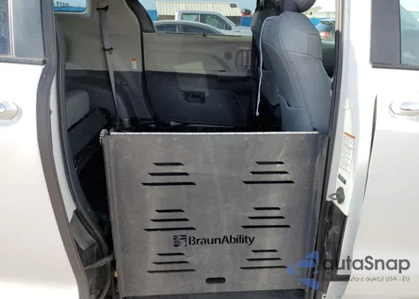 2022 Toyota Sienna Xle z USA, uszkodzony, nr VIN 5TDJRKECXNS075897